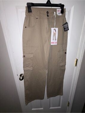 Celebrity Pink Wide Leg Cargo Pants in Khaki